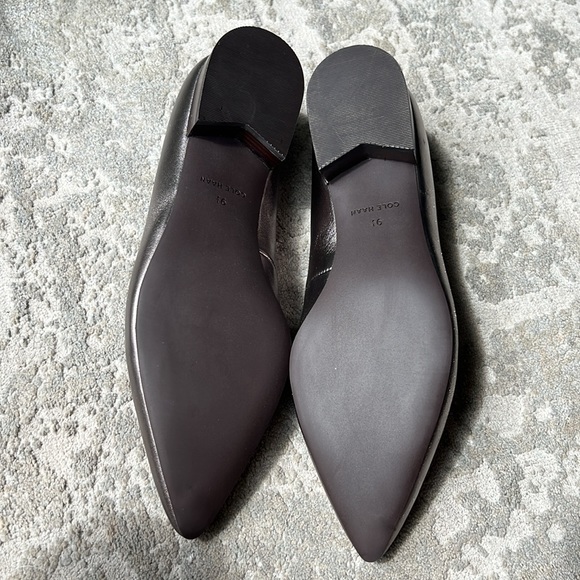 Cole Haan 1 inch heel silver shoe - Picture 4 of 6